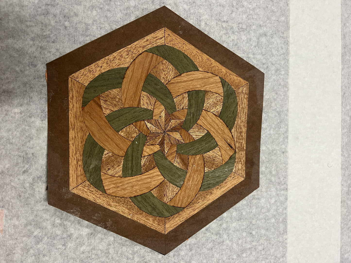 8" Medallion Pattern 0400