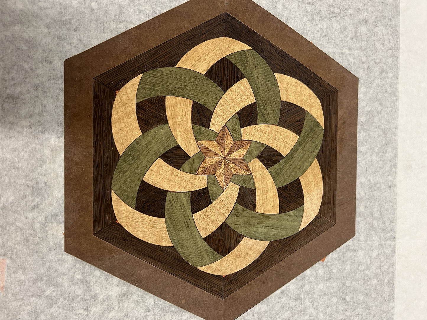 8" Medallion Pattern 0400